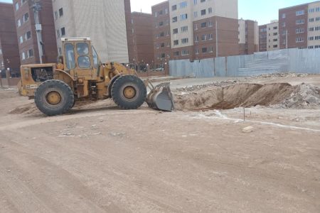 عملیات اجرایی خاکبرداری ساخت مدرسه ای دیگر در محدوده طرح نهضت ملی مسکن در منطقه پردیسان قم به همت یک خیّر قمی آغاز شد