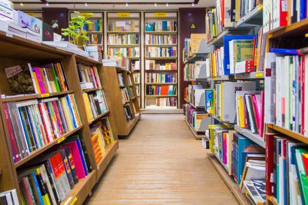 «دنیای کتاب» قم تعطیل شد