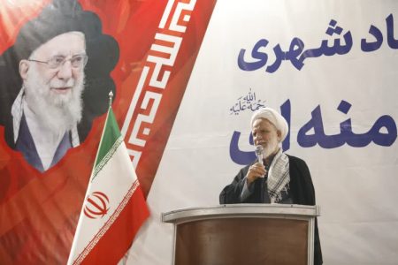 تقدیر رئیس دفتر مقام معظم رهبری در قم از تلاش شبانه‌روزی شهرداری برای نصب نماد رهبر شهید در میدان مرجعیت