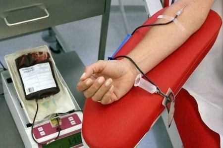 مرکز انتقال خون قم در تاسوعا و عاشورای حسینی میزبان اهداکنندگان است