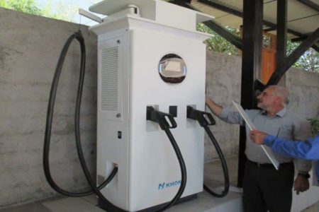 قم در مسیر هوشمندسازی حمل‌ونقل/ جایگاه‌های سوخت قم به ایستگاه‌های “شارژ سریع” خودروهای برقی مجهز می‌شوند