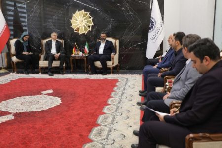تأکید بر شناخت مستقیم توانمندی‌های اقتصادی قم و احیای ارتباطات تجاری