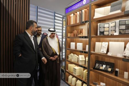 سفیر عربستان در ایران از نمایشگاه دائمی توانمندی های تولیدی استان بازدید کرد