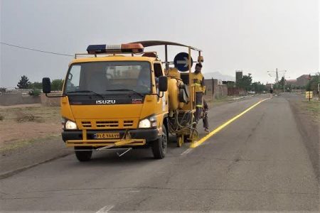 طرح خط کشی 16 محور فرعی روستایی در طول راههای استان قم